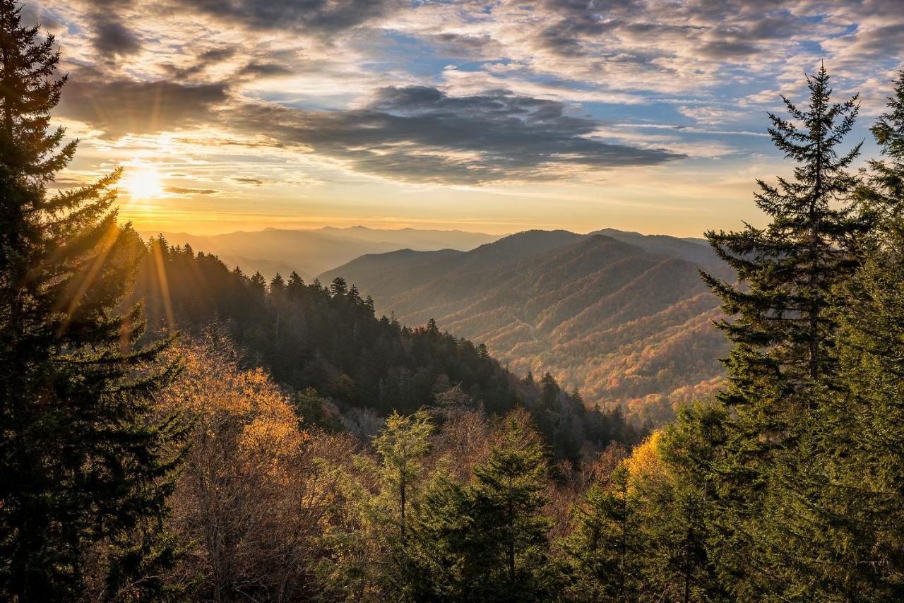 Above Ole Smokys Clouds Villa Gatlinburg Exteriör bild